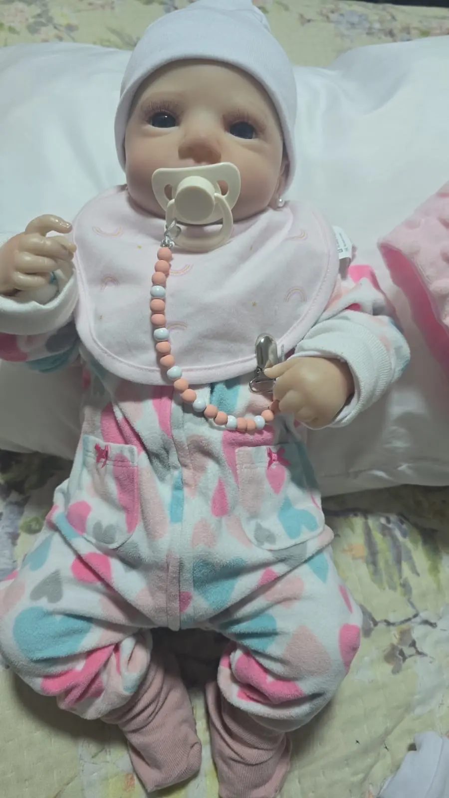 Muñeca bebé realista con chupete - miniatura 1