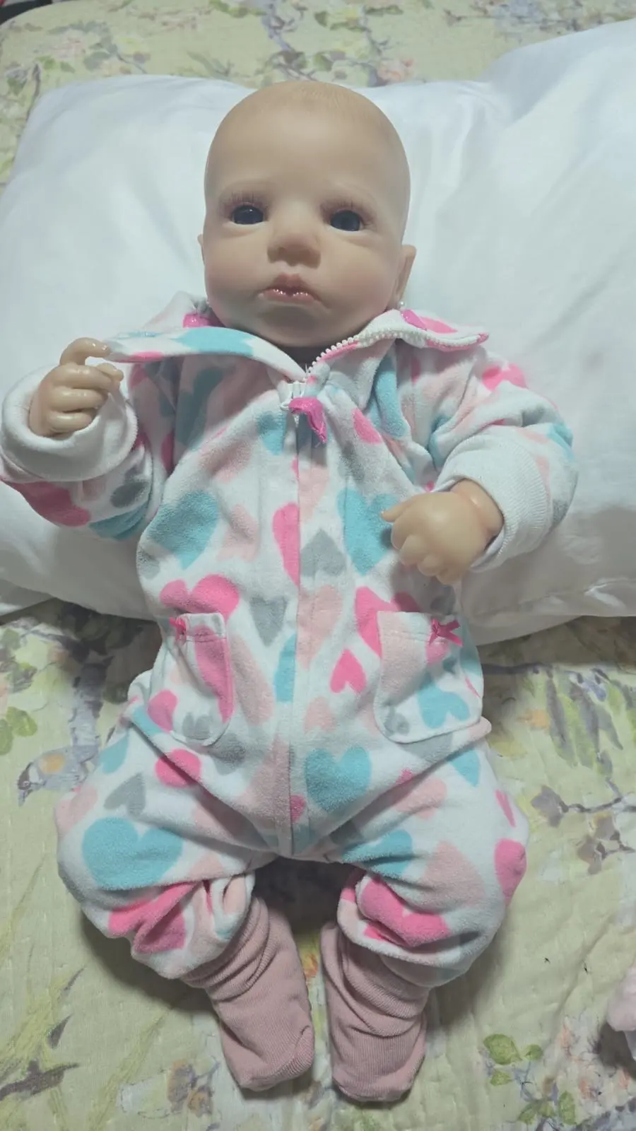 Muñeca bebé realista con chupete - miniatura 3