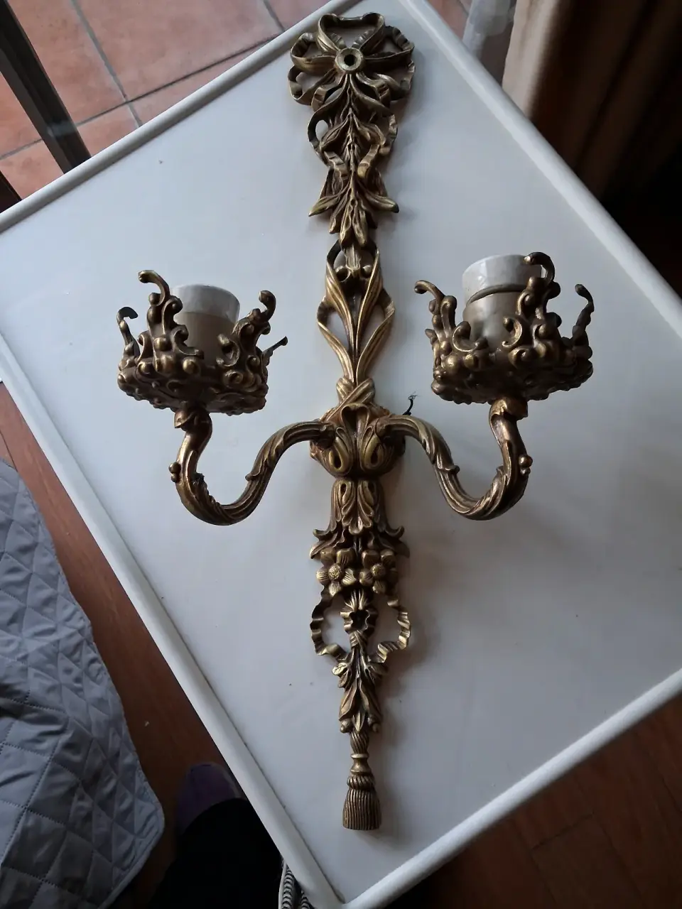 Candelabro de bronce de pared . - miniatura 1