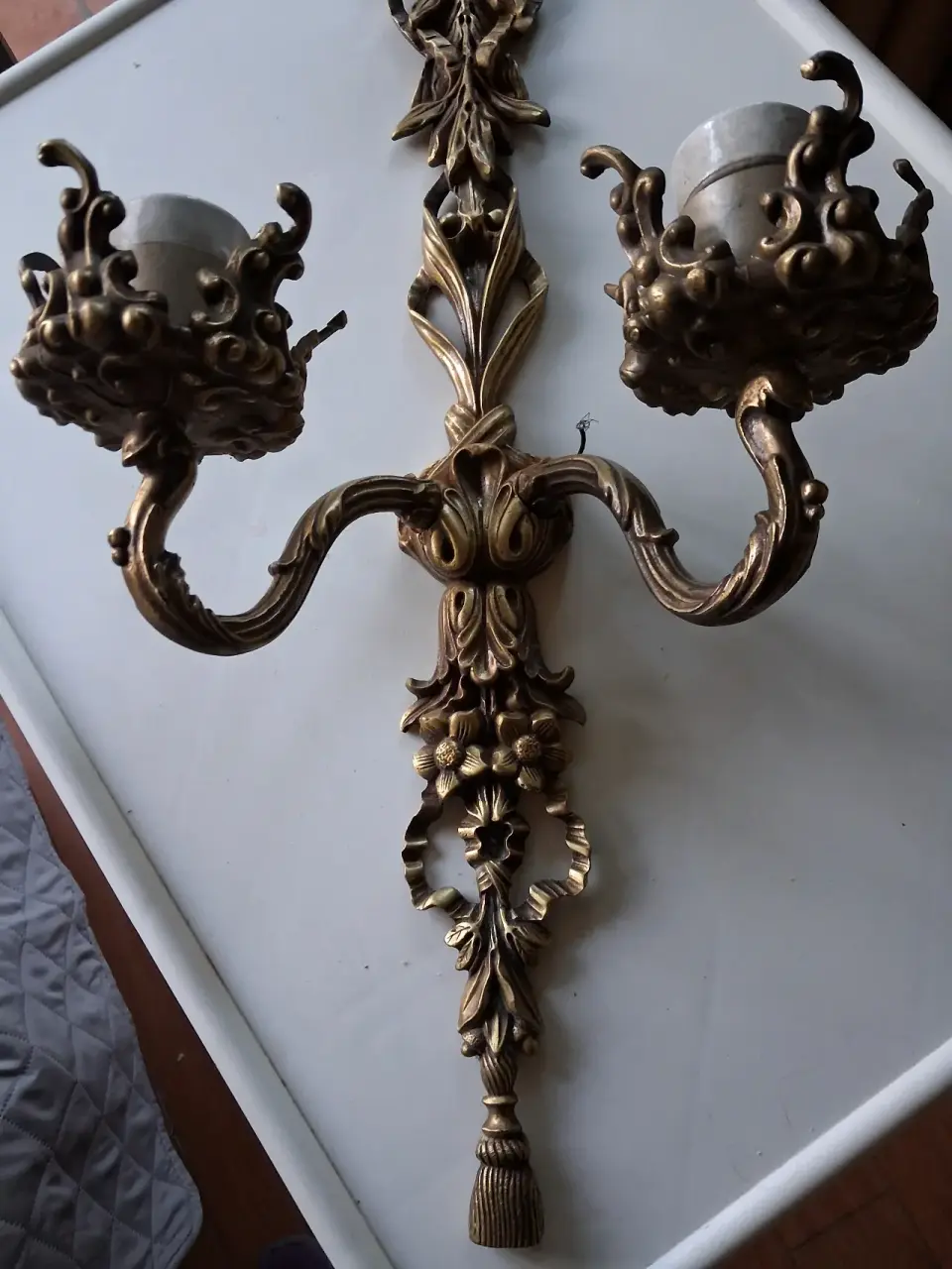 Candelabro de bronce de pared . - miniatura 2