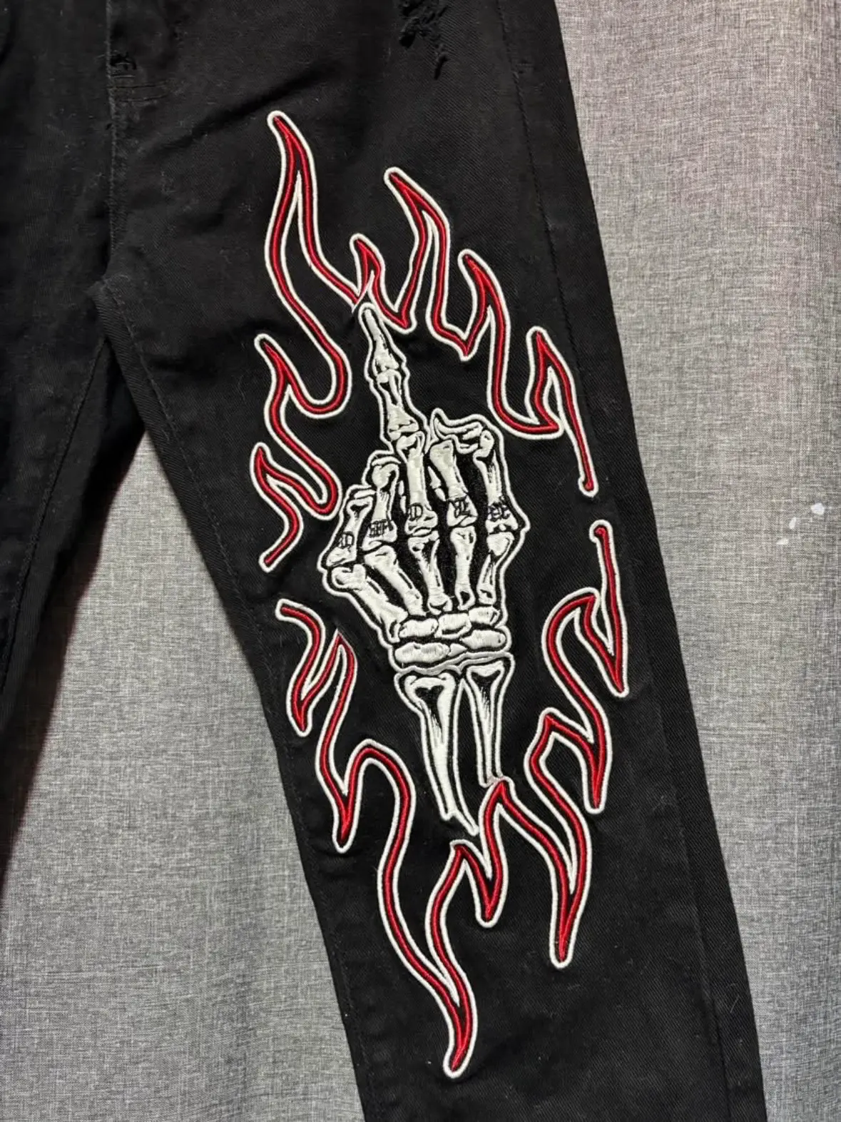 Jeans Preme negros con diseño de esqueleto - miniatura 3