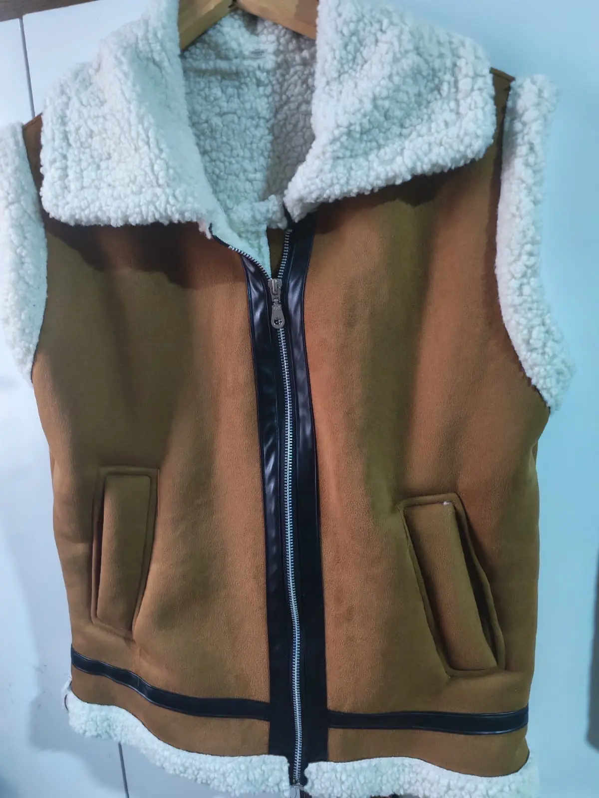 Chaqueta sin mangas con chiporro talla m - miniatura 2