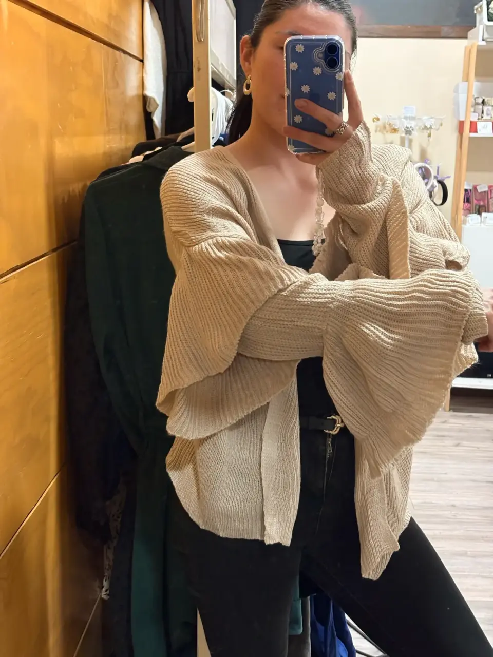 Cardigan beige con mangas amplias - miniatura 2