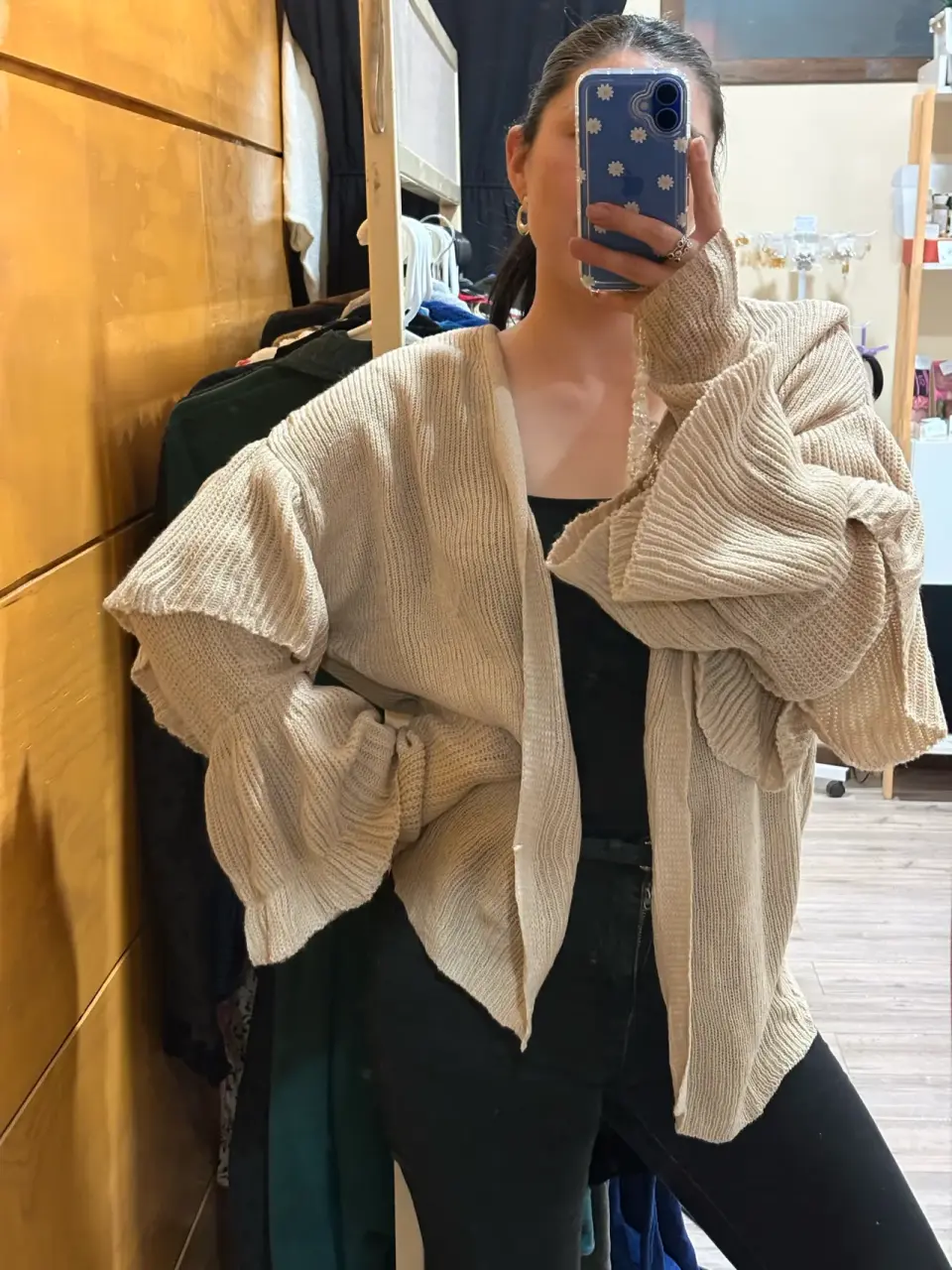 Cardigan beige con mangas amplias - miniatura 3