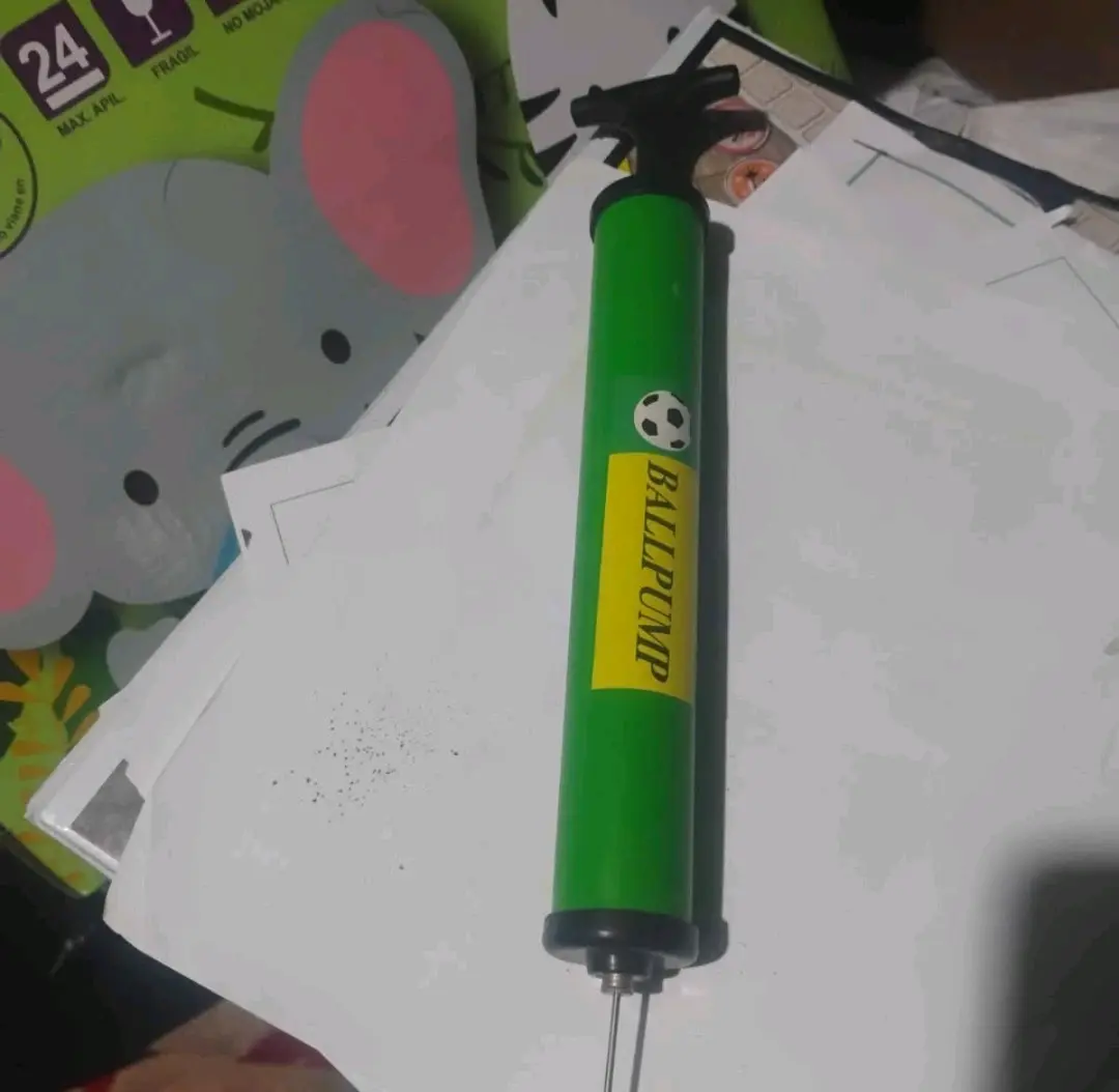 Bomba infladora de pelotas verde - miniatura 1