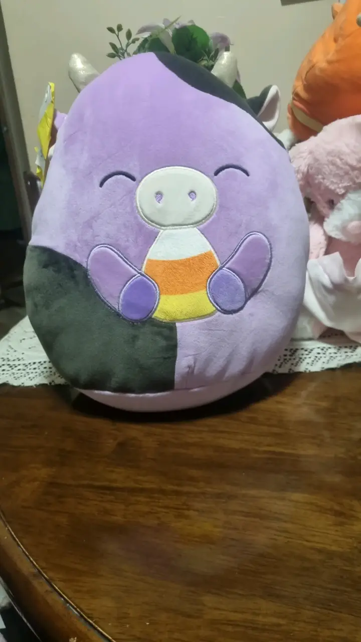 Squishmallow, peluche vaca púrpura