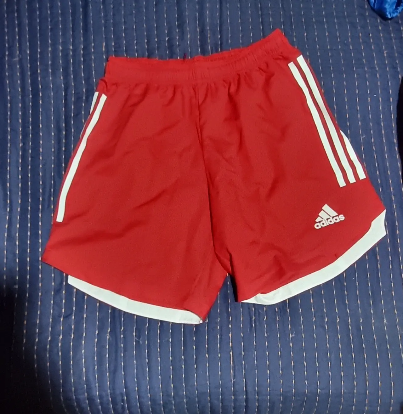 Shorts deportivos rojos Adidas - miniatura 1