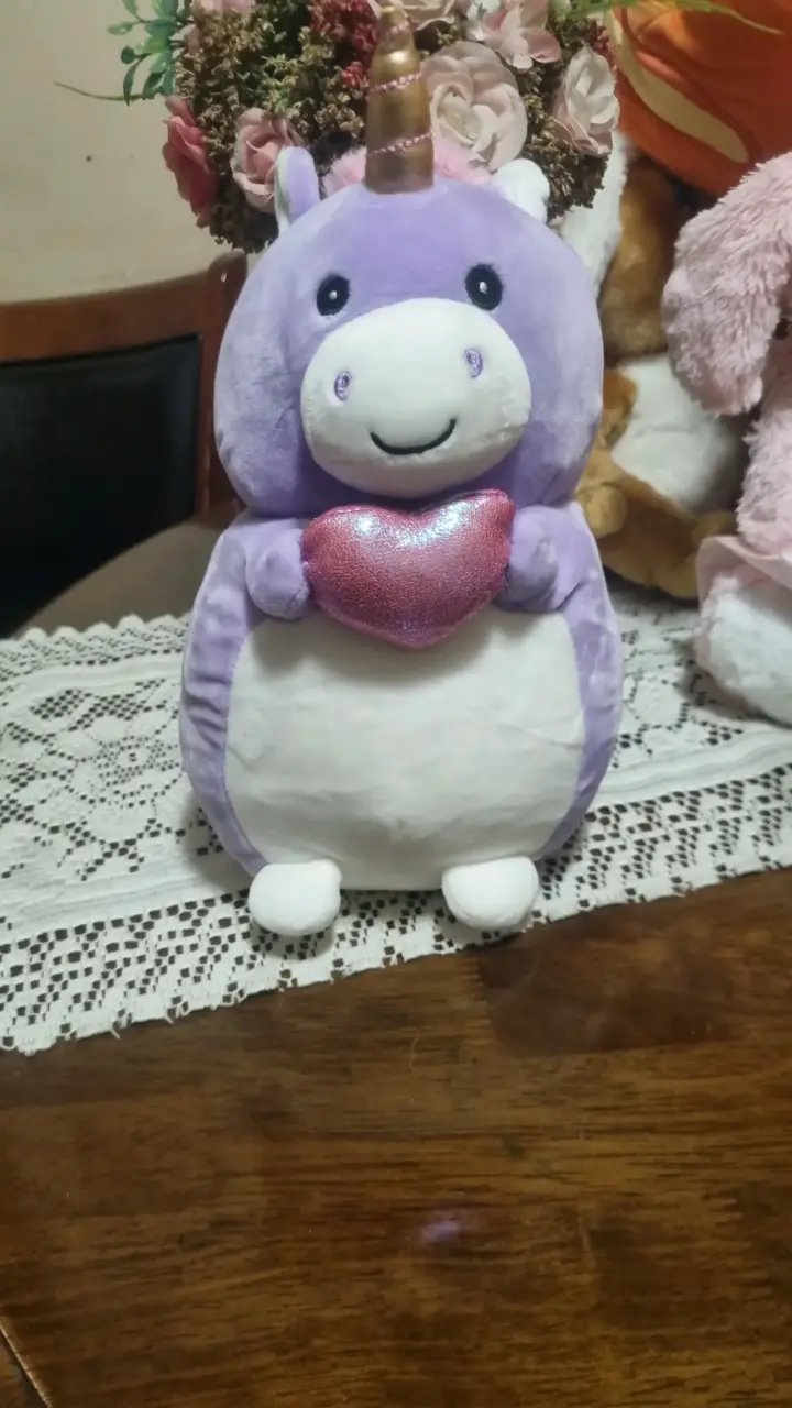 Squishmallow  Peluche unicornio lila con corazón