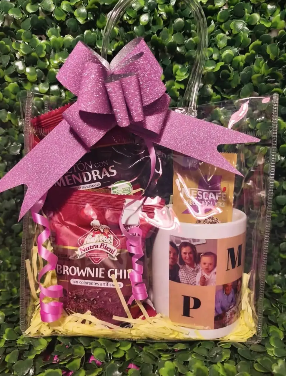 Caja de regalo con taza personalizada