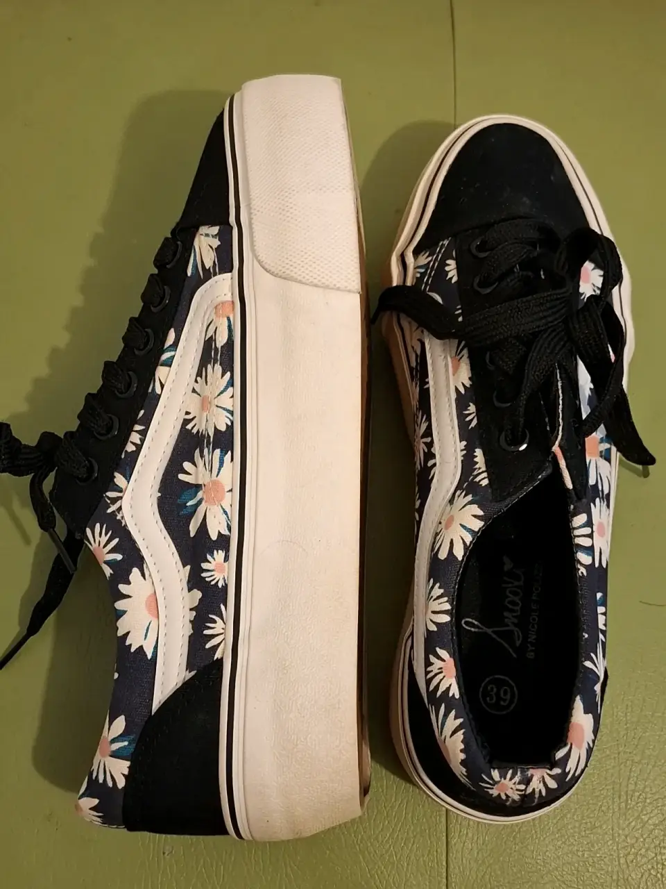 Zapatillas negras con flores talla 39 - miniatura 1