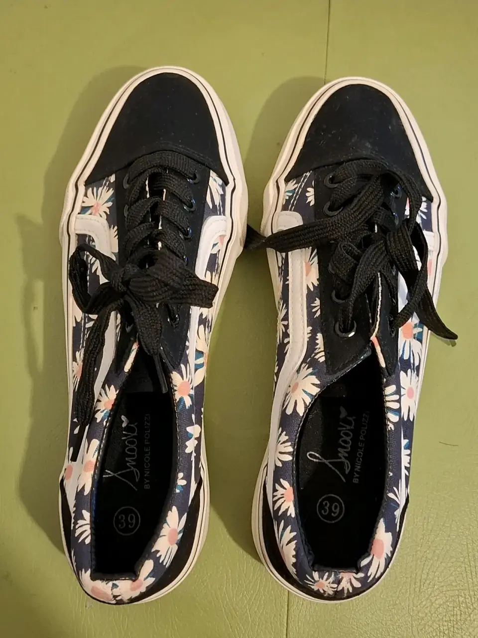 Zapatillas negras con flores talla 39 - miniatura 2