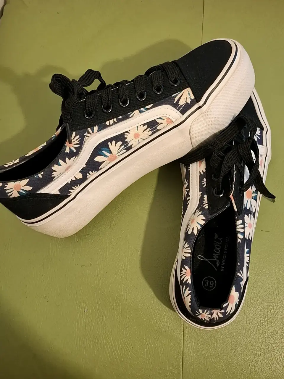 Zapatillas negras con flores talla 39 - miniatura 3