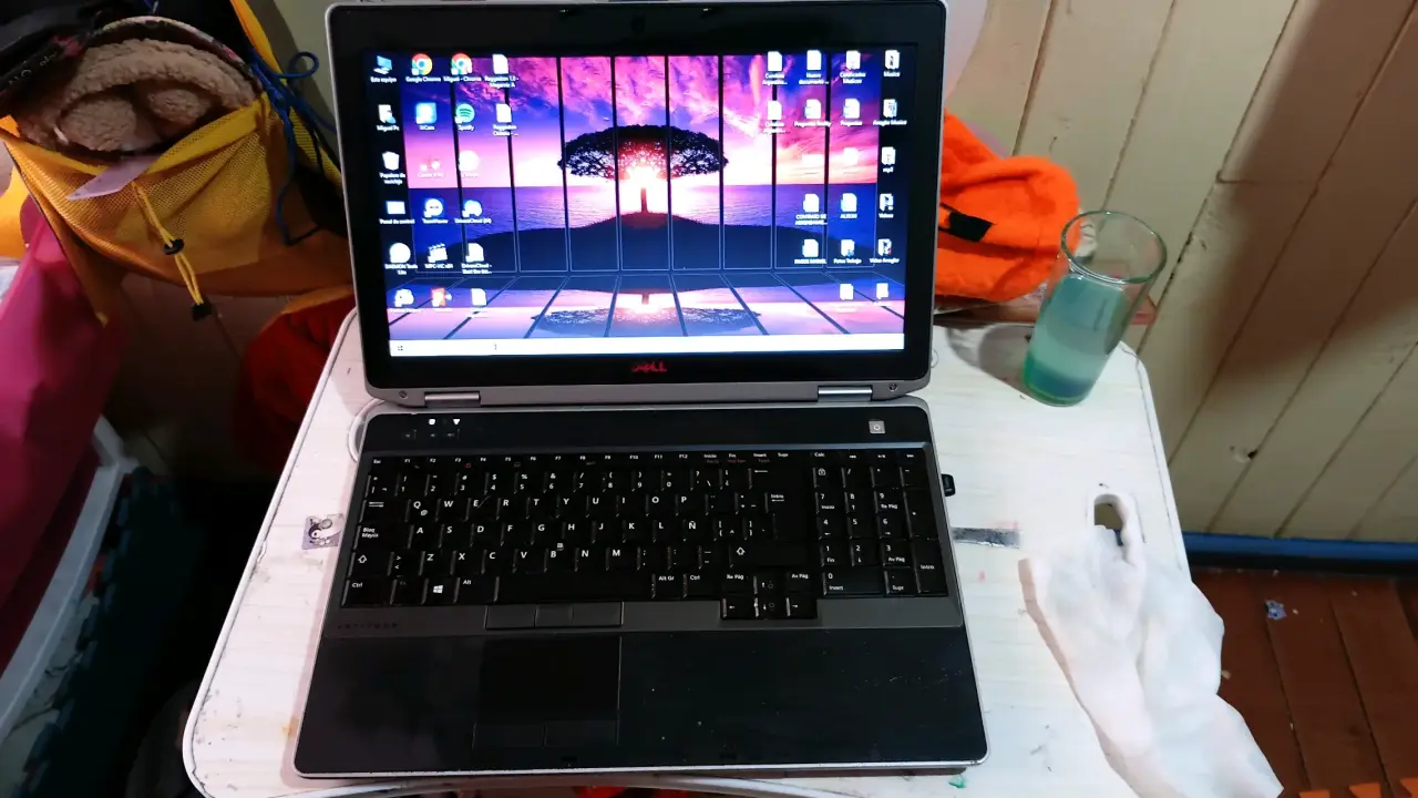 Notebook Dell Latitude usado - miniatura 1