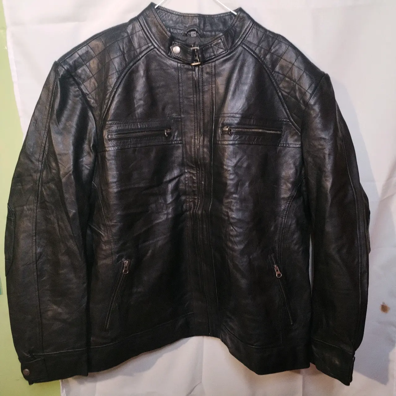 Chaqueta negra de cuero - miniatura 1