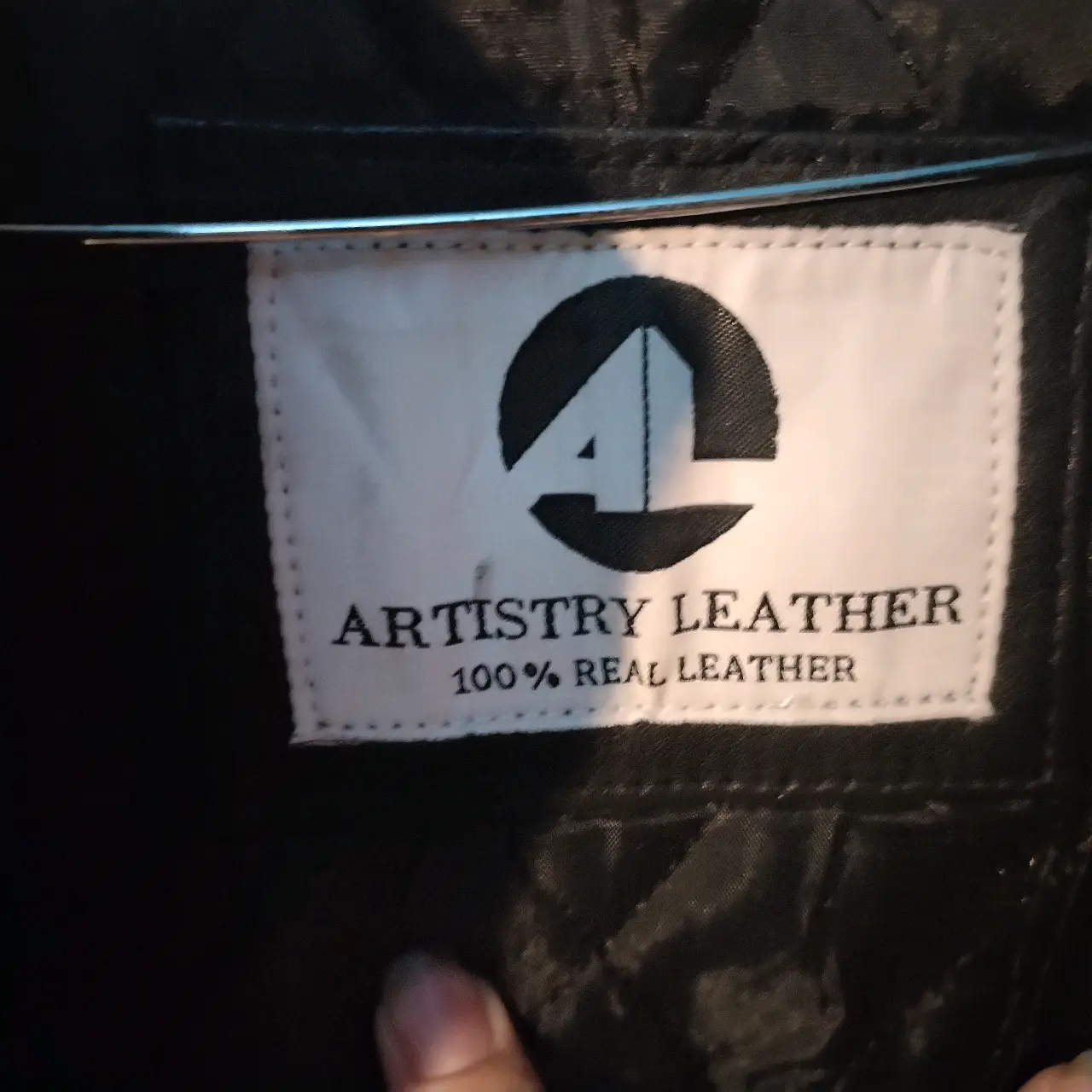 Chaqueta negra de cuero - miniatura 2