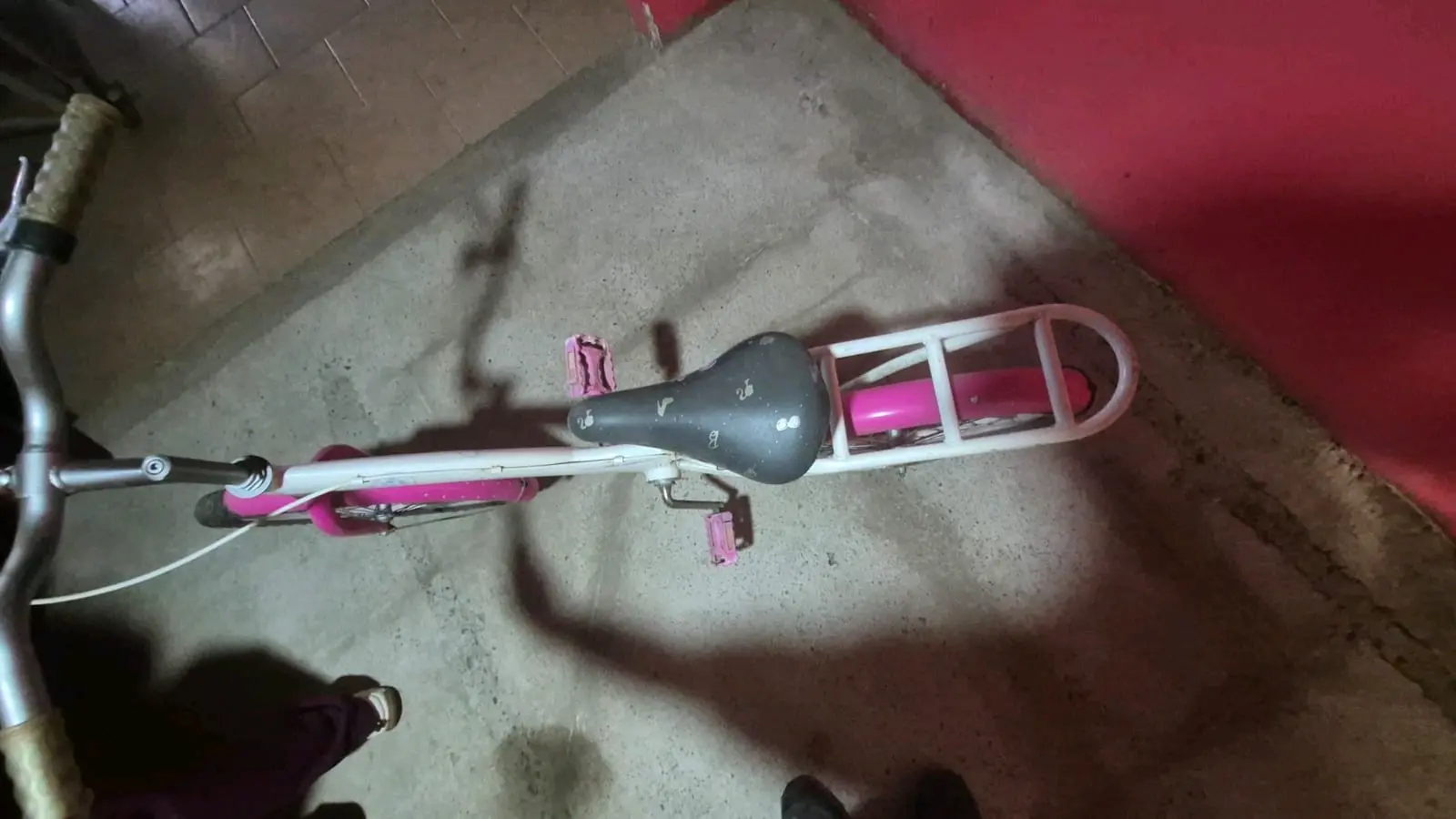 Bicicleta bianchi  infantil rosada usada - miniatura 1