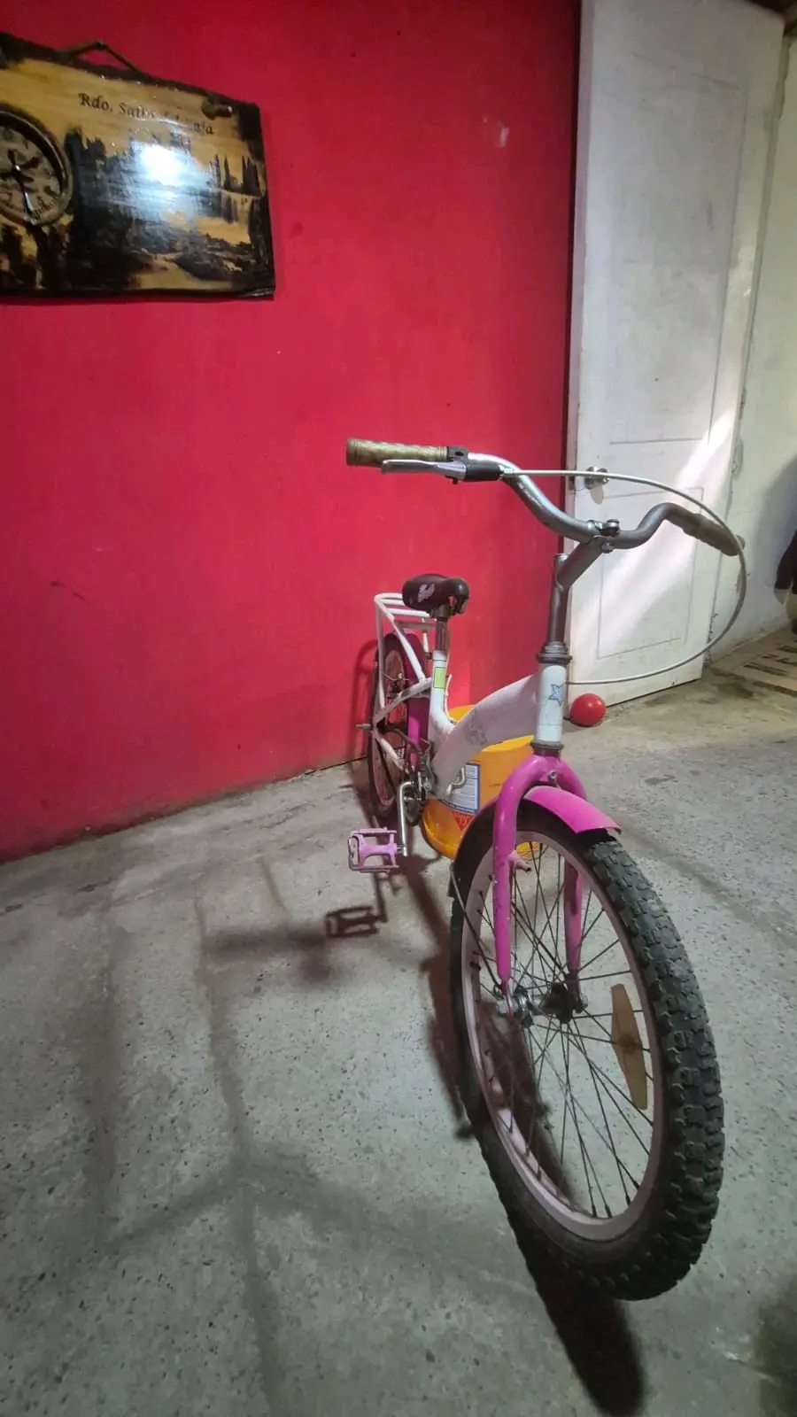 Bicicleta bianchi  infantil rosada usada - miniatura 2