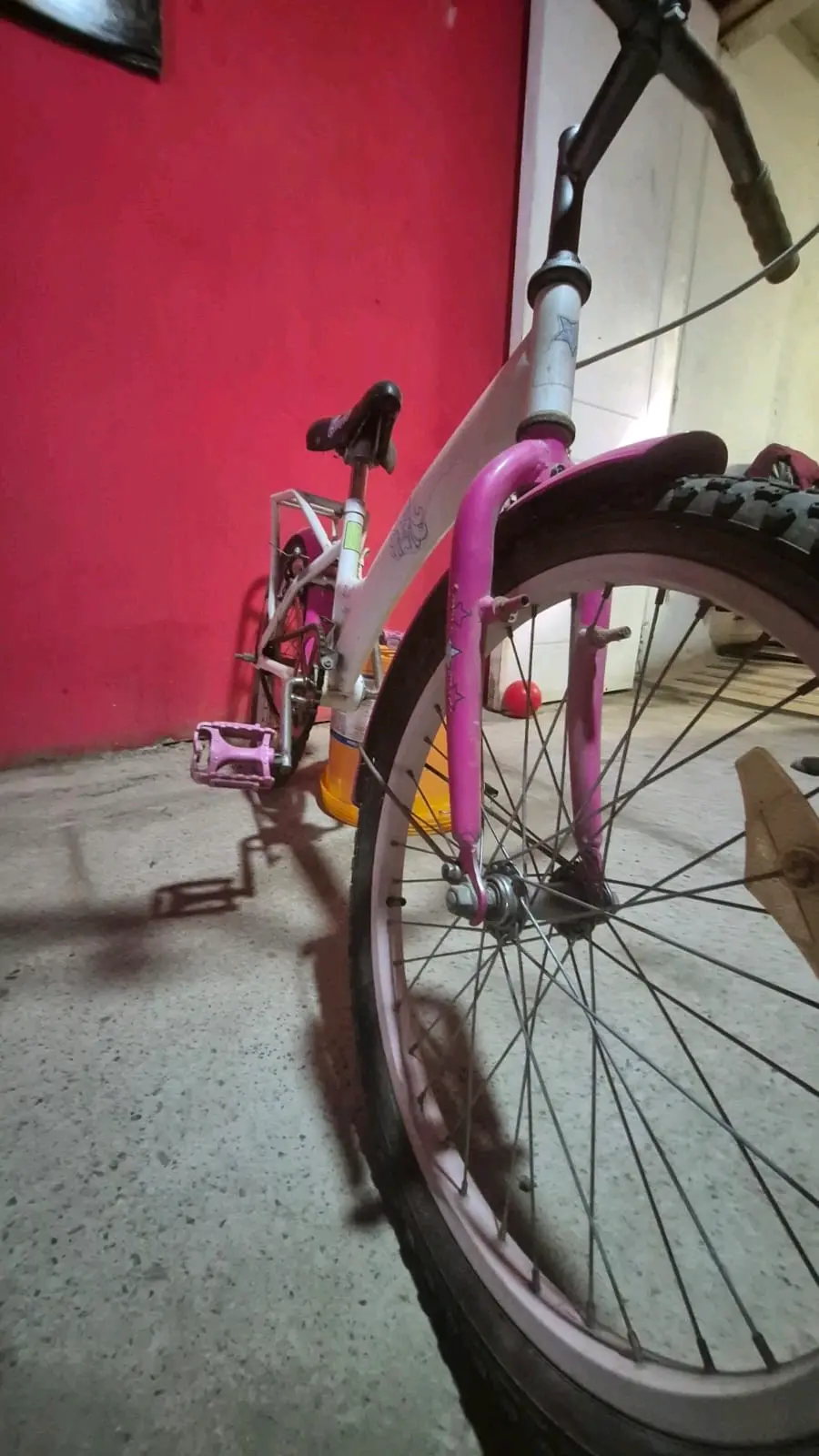 Bicicleta bianchi  infantil rosada usada - miniatura 6