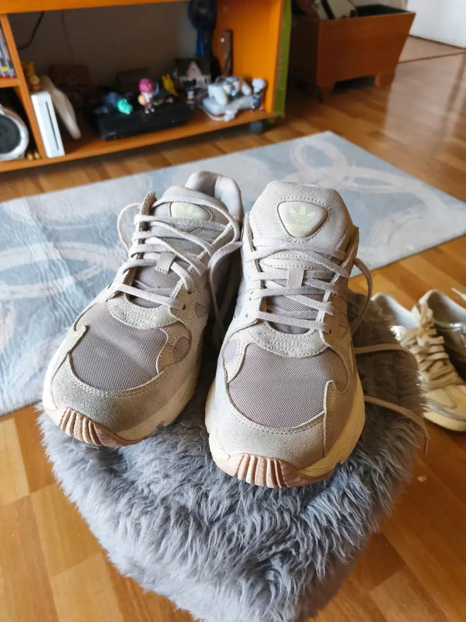 Zapatillas varias con detalle - miniatura 1