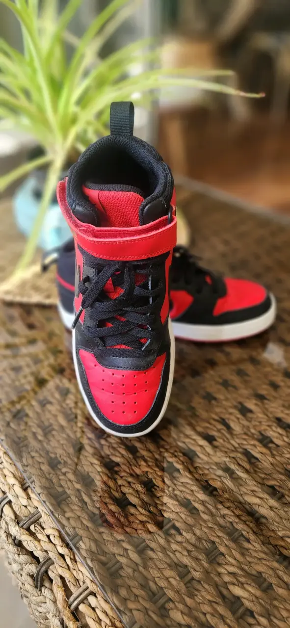 Zapatillas deportivas rojas negras - miniatura 1