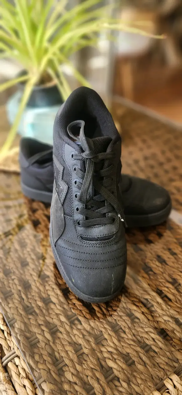 Zapatillas negras deportivas - miniatura 1