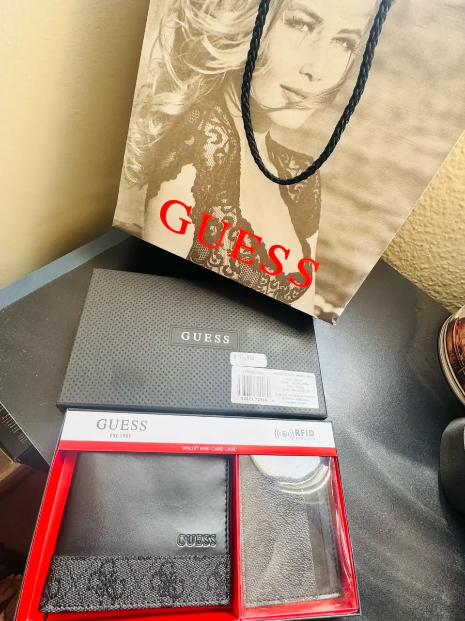 Set billetera y tarjetero Guess - miniatura 4