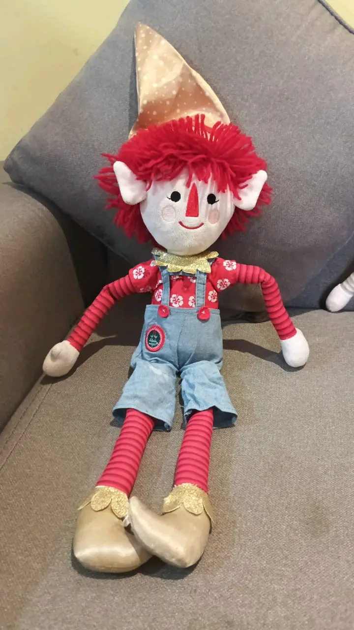 Muñeco de peluche con sombrero - miniatura 1