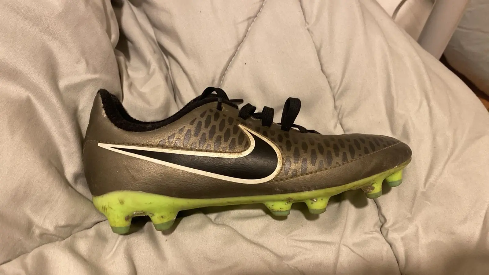 Botines de fútbol Nike verde y negro - miniatura 1
