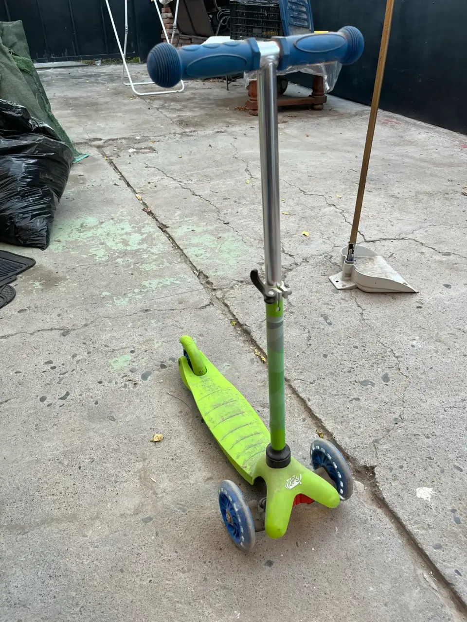 Scooter infantil verde y azul
