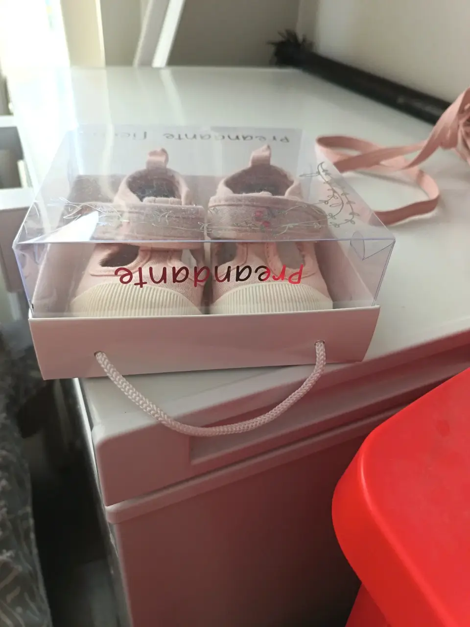 Zapatos bebé rosados en caja - miniatura 1
