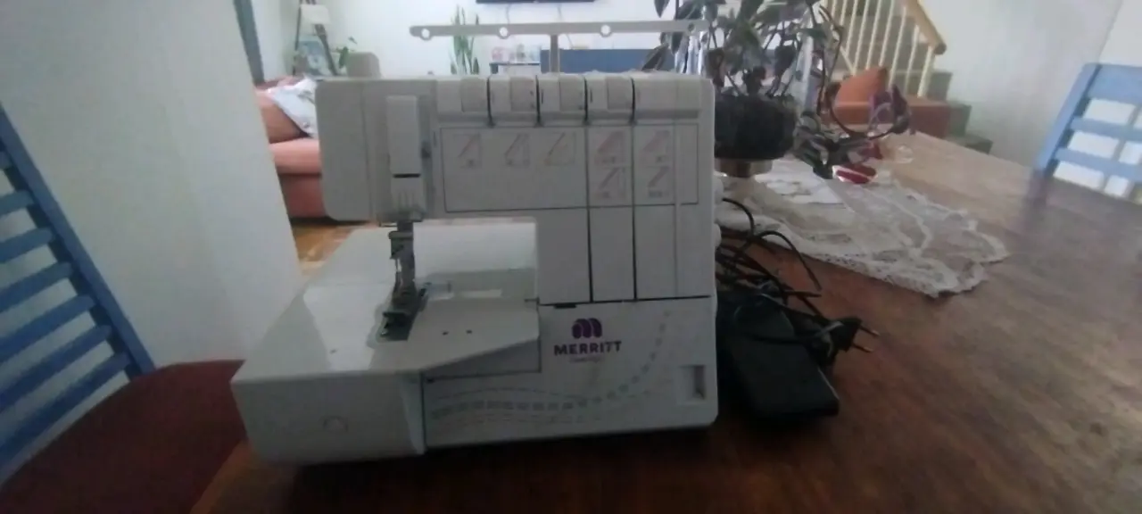 Máquina colleretera Merrit blanca - miniatura 1