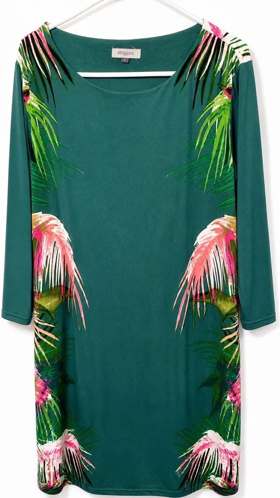 Vestido verde con estampado tropical