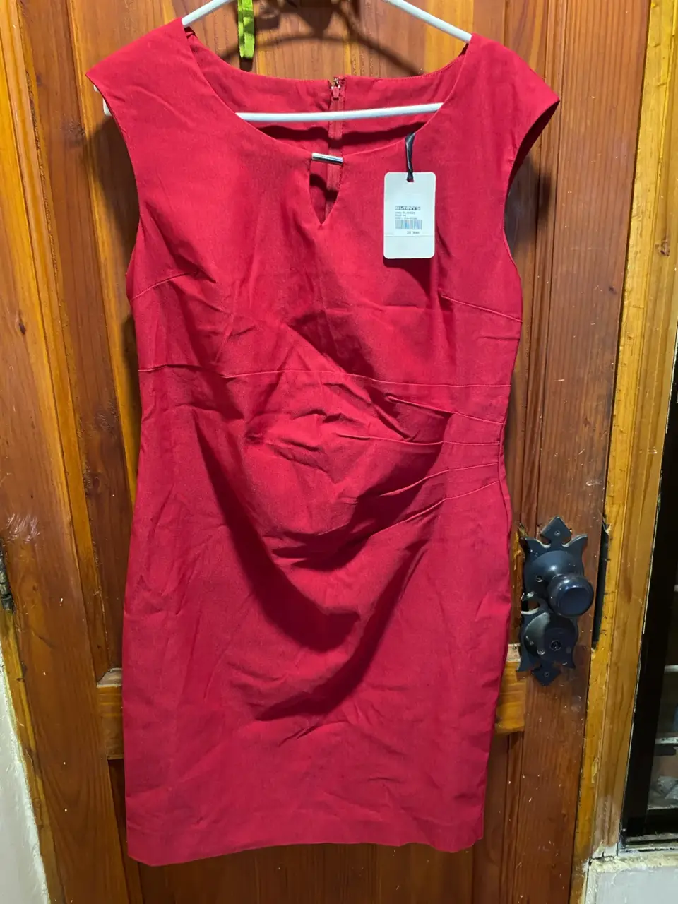 Vestido rojo nuevo con etiqueta