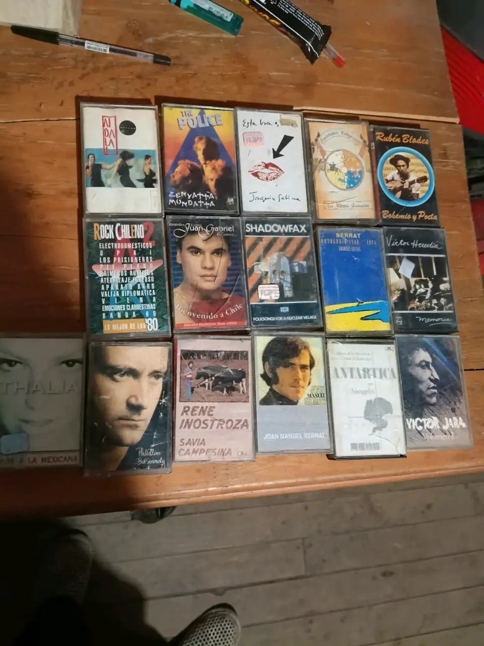 Colección de cassettes musicales variados