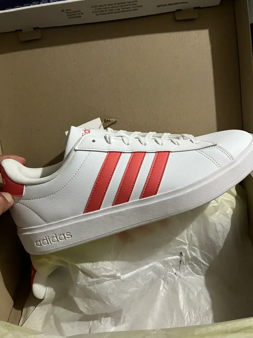 Zapatillas blancas Adidas rojas - miniatura 1