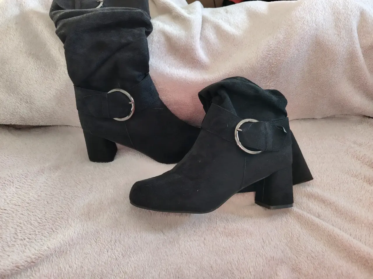 Botines negros de gamuza