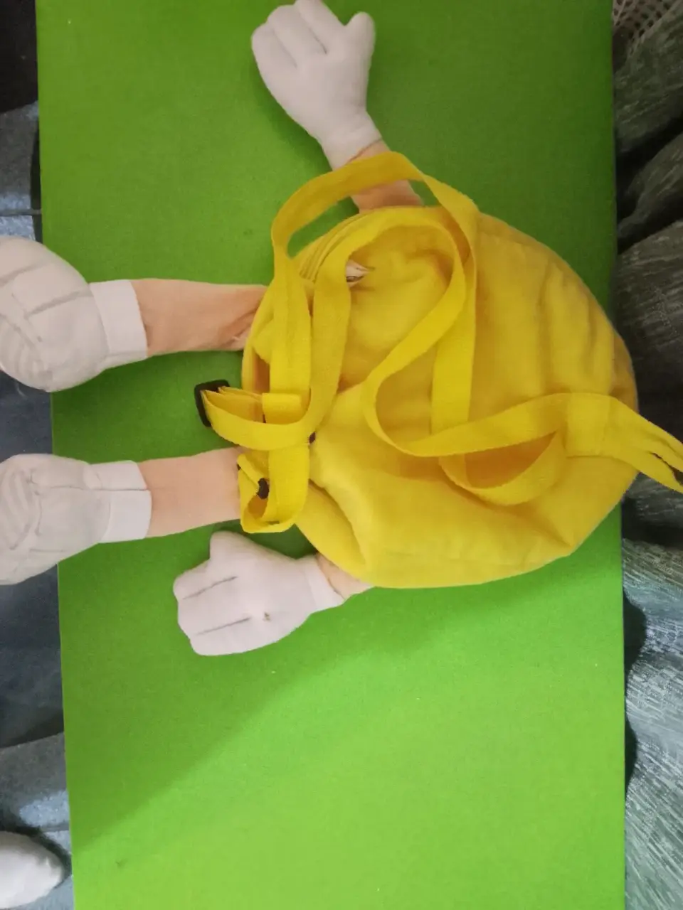 Mochila infantil M&M amarilla - miniatura 2