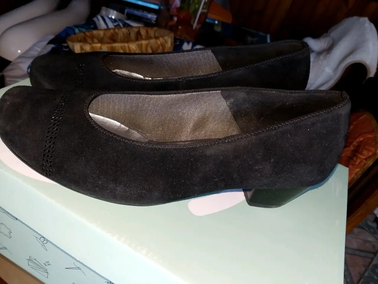 Zapatos negros de gamuza - miniatura 1