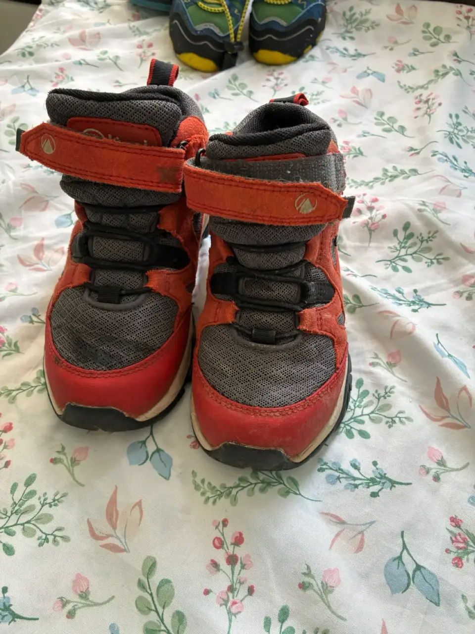 Botas de montaña infantiles rojas - miniatura 2