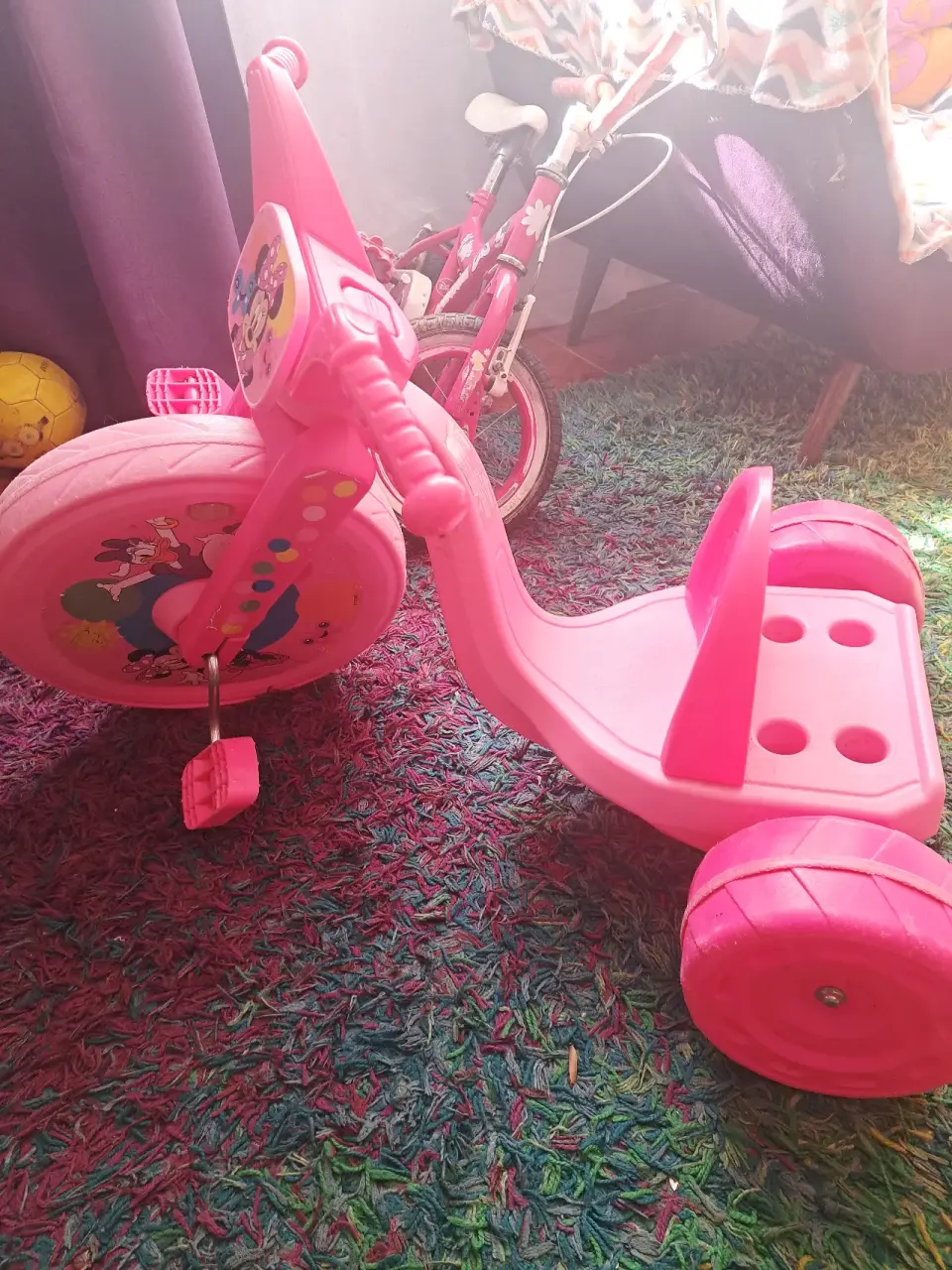 Triciclo infantil rosado Minnie - miniatura 1