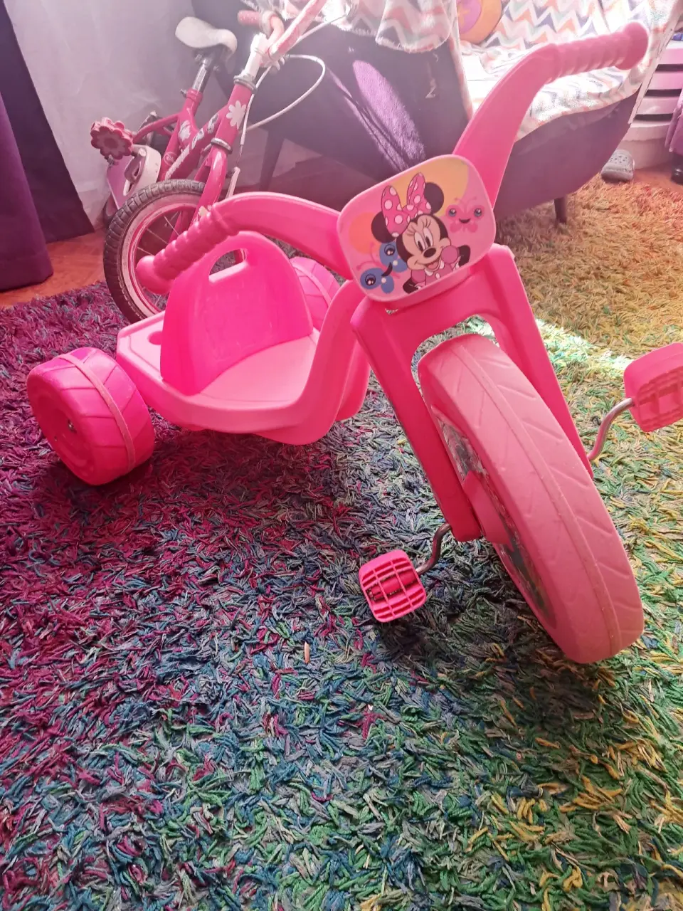 Triciclo infantil rosado Minnie - miniatura 3