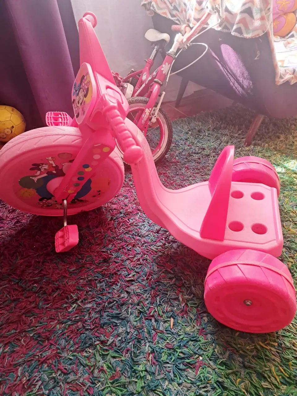 Triciclo infantil rosado Minnie - miniatura 4