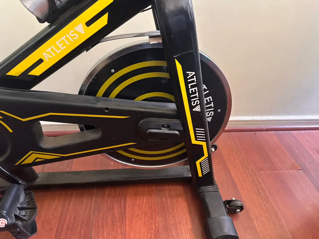 Bicicleta estática con monitor - miniatura 2