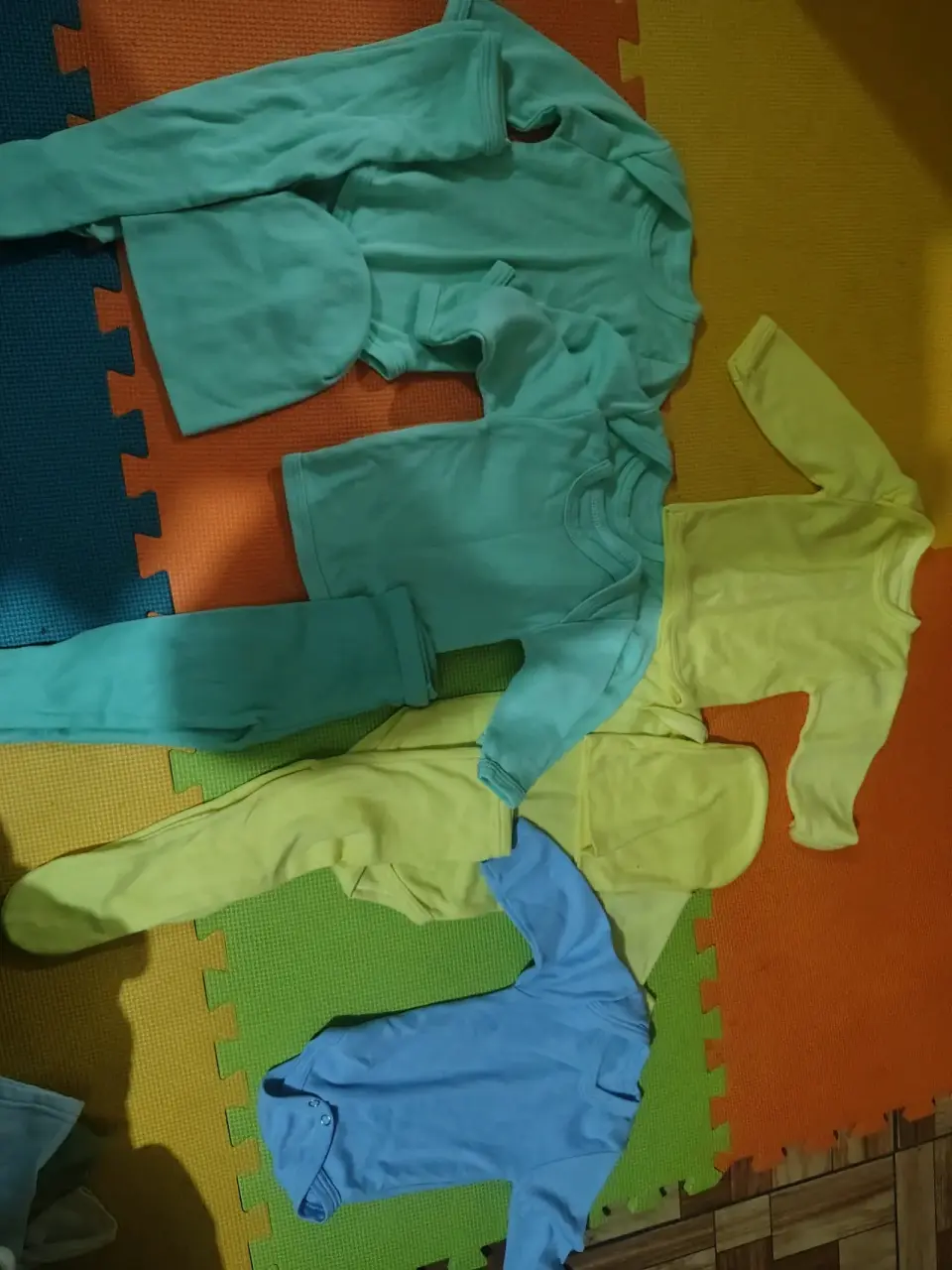 Ropa de bebé - miniatura 1
