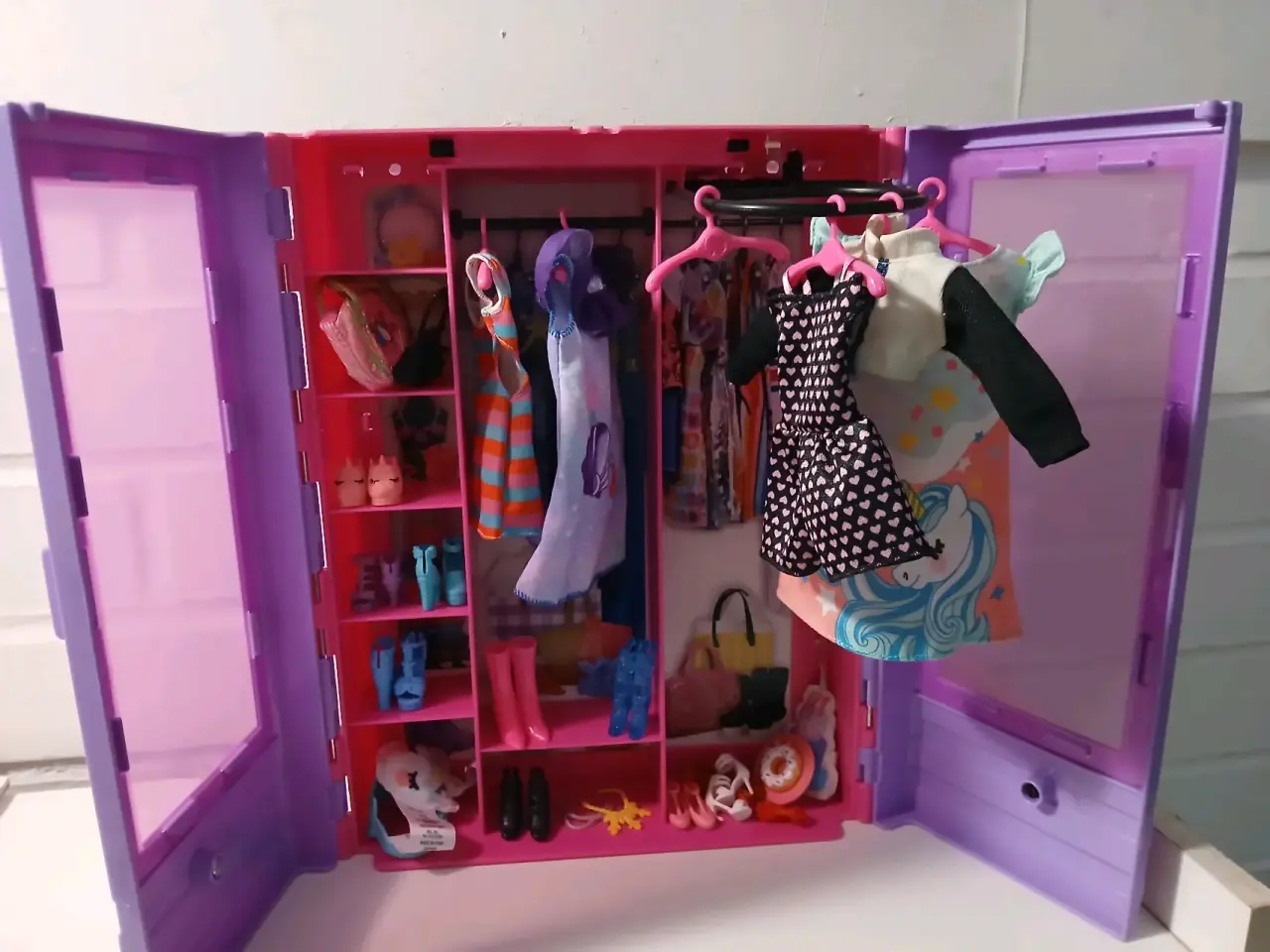 Armario Barbie morado con puertas - miniatura 2