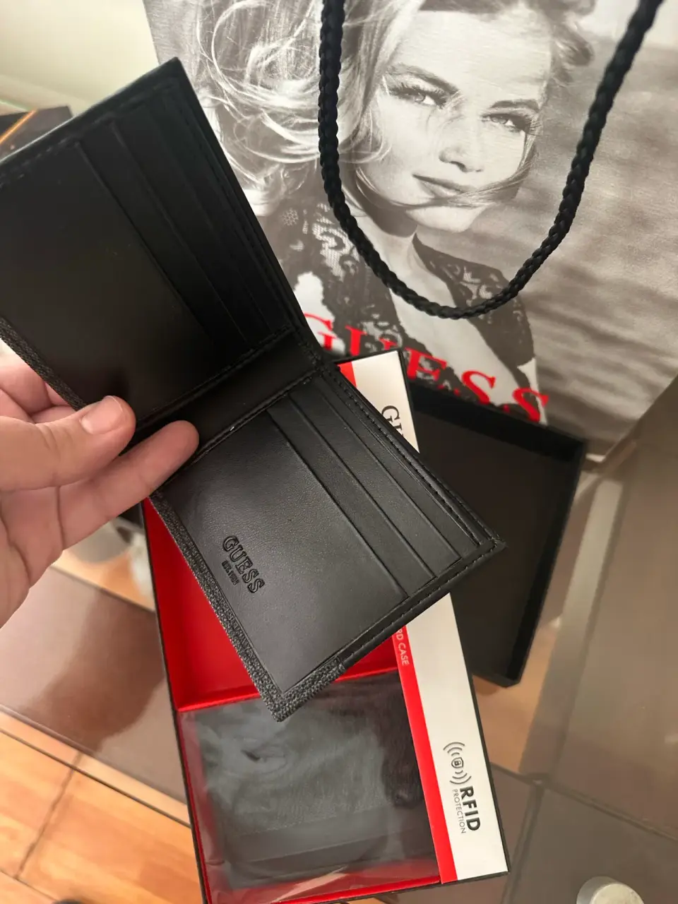 Billetera y tarjetero Guess negro - miniatura 2