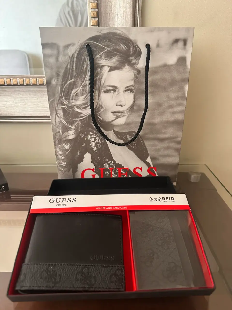 Billetera y tarjetero Guess negro - miniatura 3