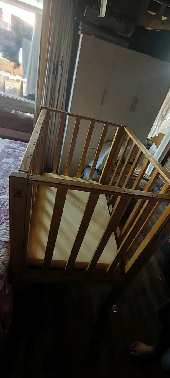 Cuna de madera para bebé - miniatura 2