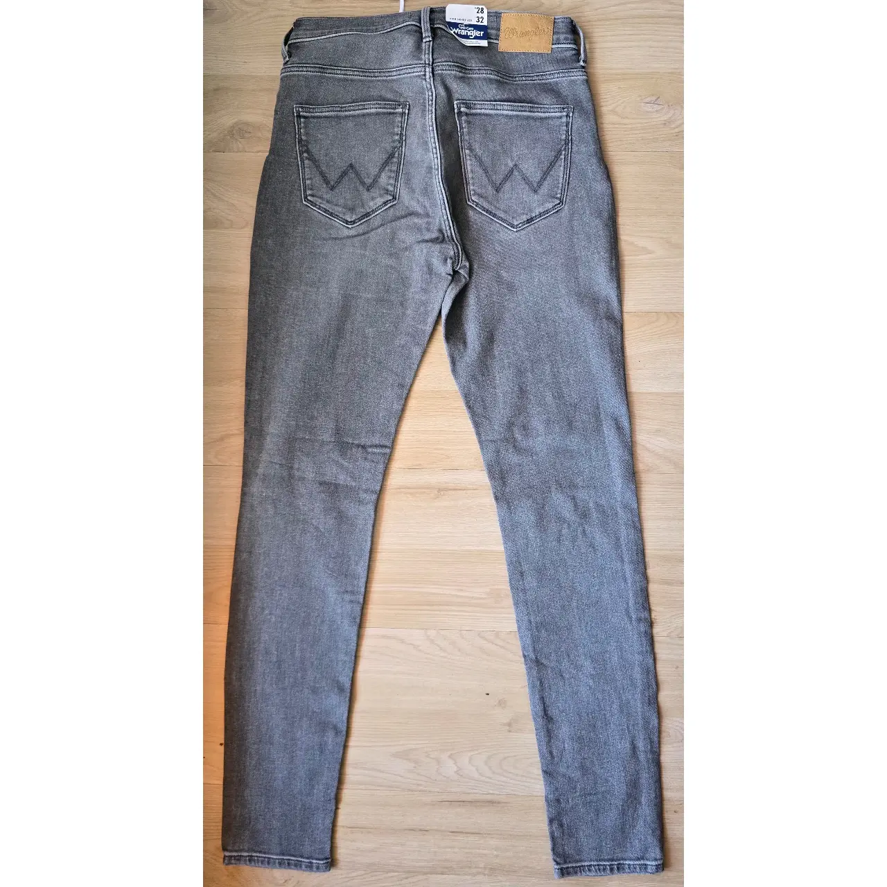 Jeans grises Wrangler nuevos - miniatura 2