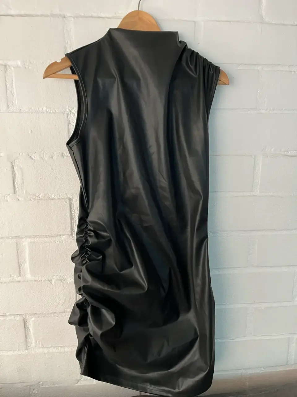 Vestido cuerina negro mujer - miniatura 3